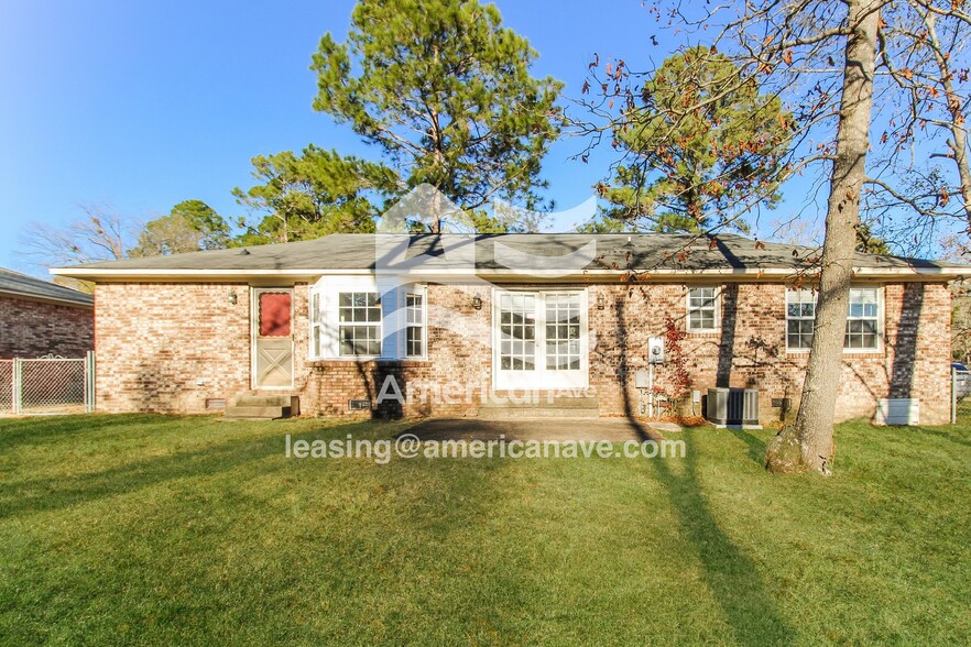 Building Photo - 205 Bob White Ave