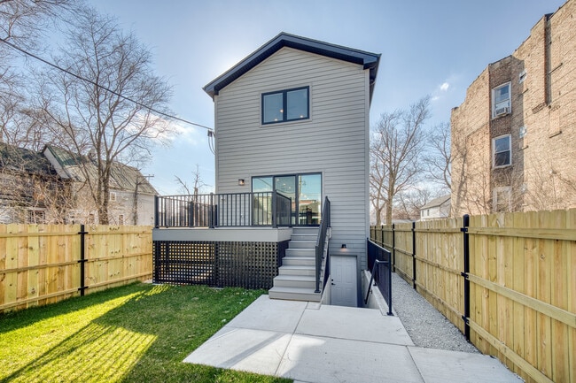 Building Photo - 6639 S Langley Ave