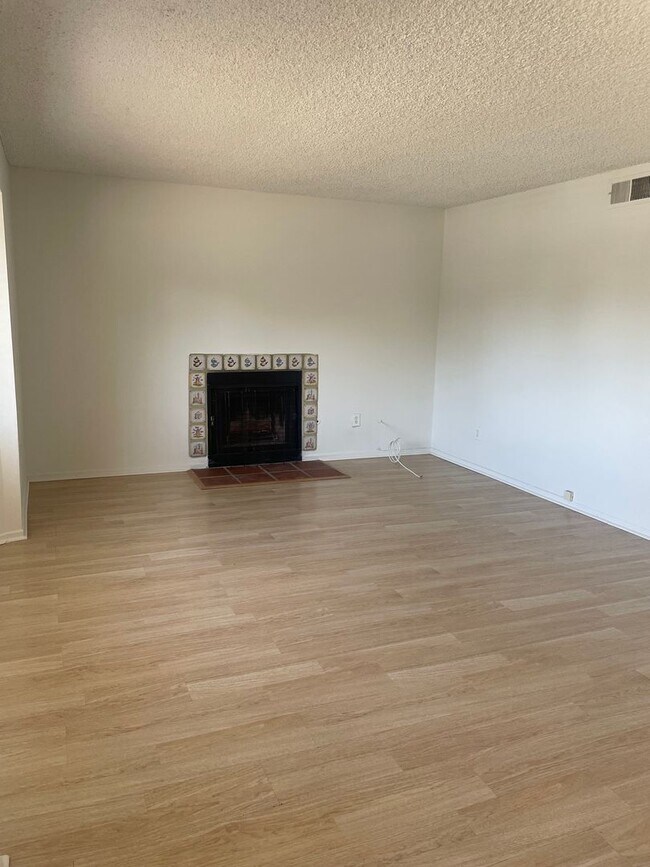 Building Photo - 10036 Casaba Ave