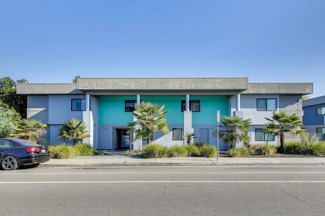 Building Photo - 1662 Hollenbeck Ave