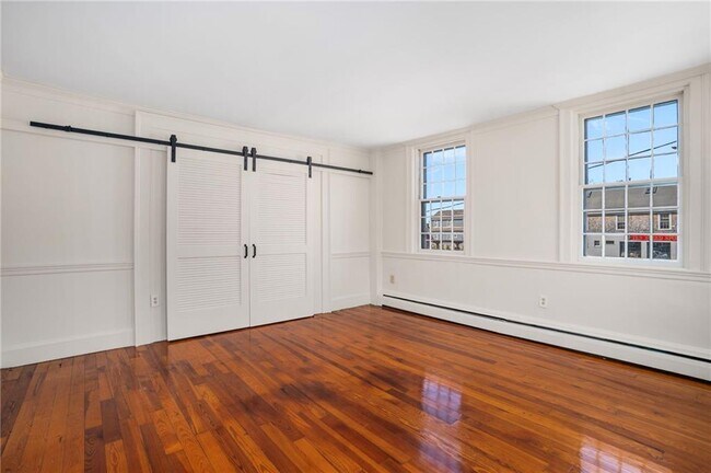 Building Photo - 14 Elm St