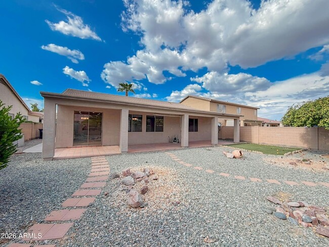 Building Photo - 203 W Cedar Dr