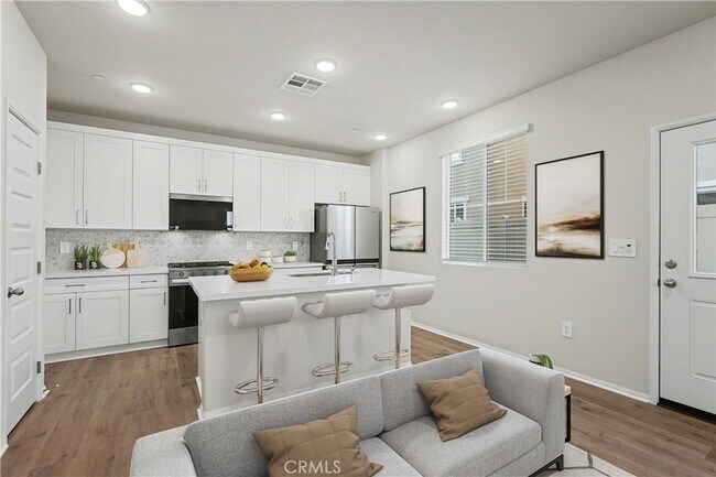 Building Photo - 28506 Via Priorat