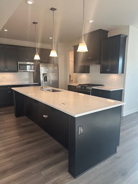 Building Photo - 807 Leni Wy