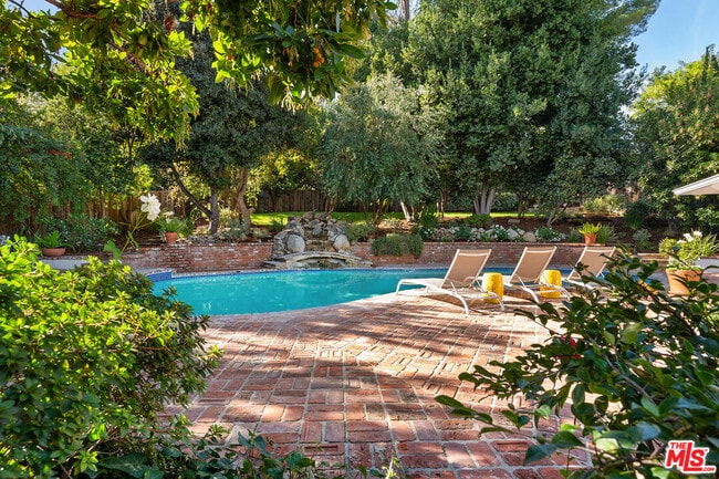 Building Photo - 4943 Palomar Dr