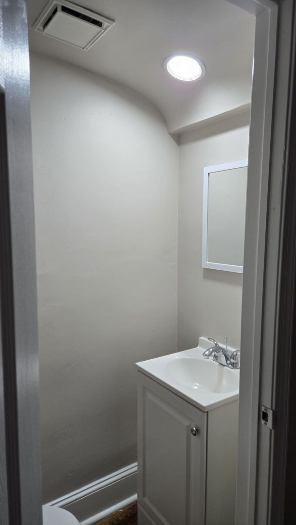 Building Photo - Beautiful West Philadelphia Porch Front