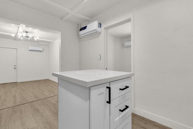 Building Photo - New remodeled in the heart of downtown PHX