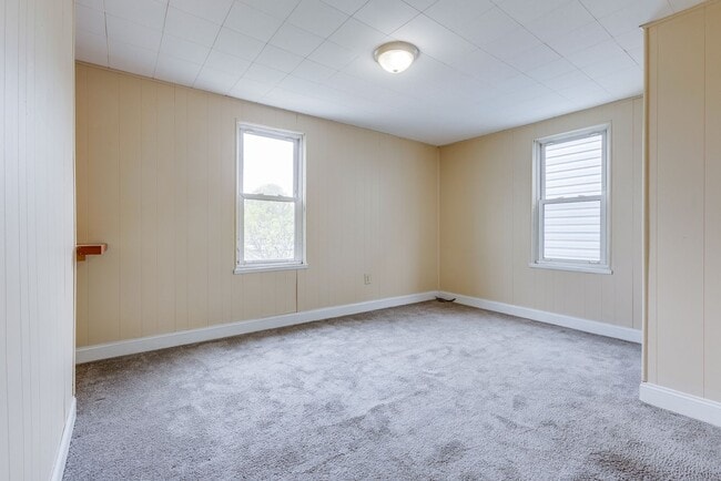 Building Photo - 236 Plymouth St