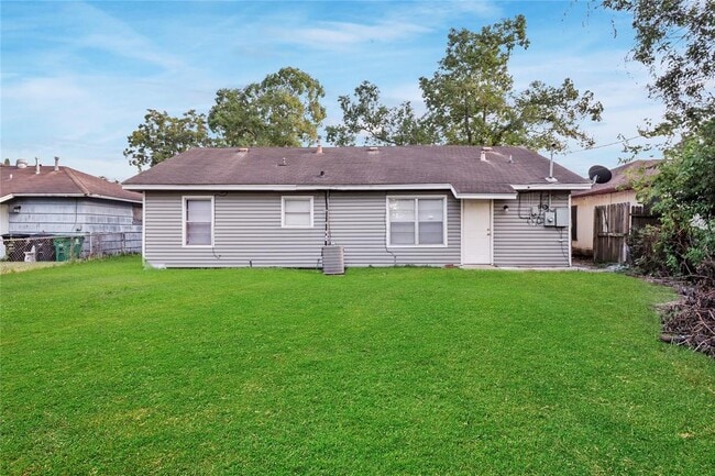 Building Photo - 3015 Dacca Dr
