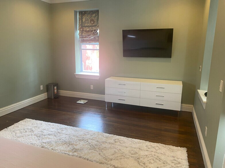 Building Photo - 3429 Missouri Ave