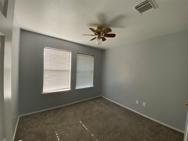 Building Photo - 7022 Leaders Crossing Dr