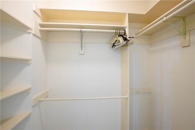 Building Photo - 105 Strachan Ln