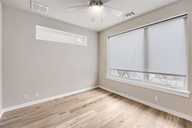 Building Photo - 2301 Bluebonnet Ln