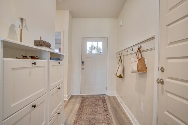 Building Photo - Modern 4BR/3BA Home with Loft, Spacious Yard & Blackwater Reserve Resort-Style Amenities