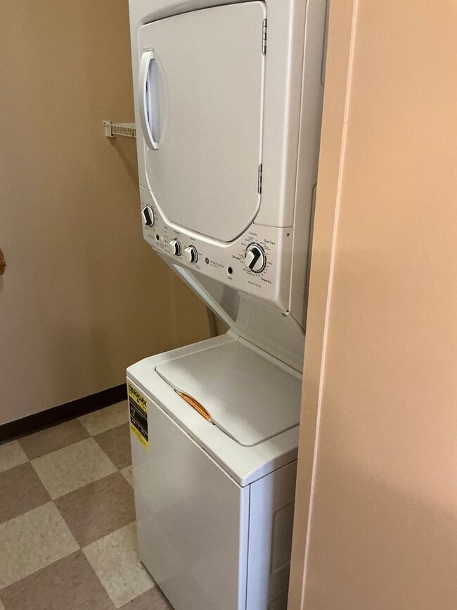 Building Photo - 517 Trafton Rd