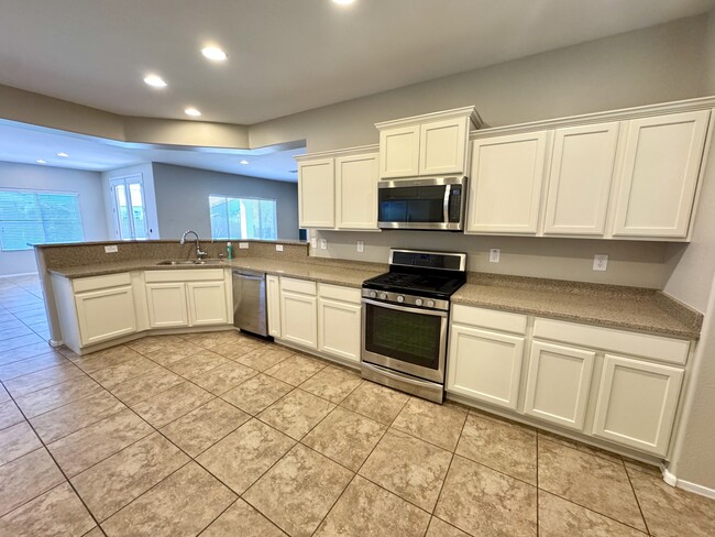 Building Photo - 5557 W Admiral Way