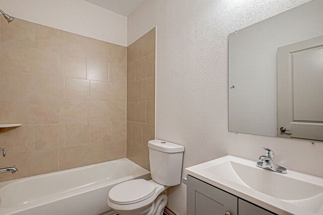 Building Photo - 5530 Hirondel St