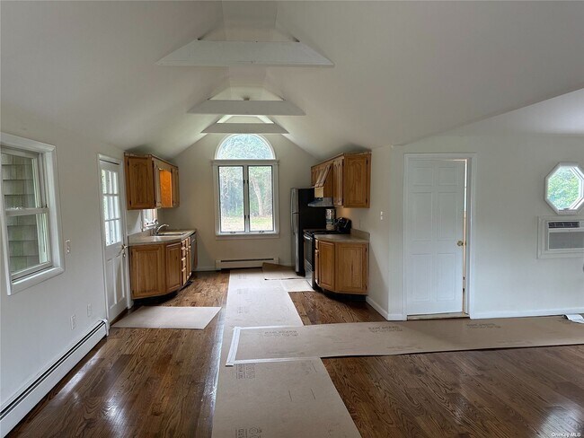 Primary Photo - 10 Arthur Ave