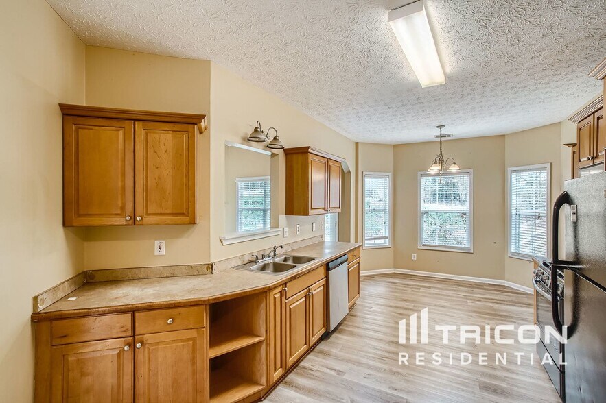 Building Photo - 30 Chesterfield Ct