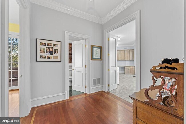 Building Photo - 8541 Old Dominion Dr