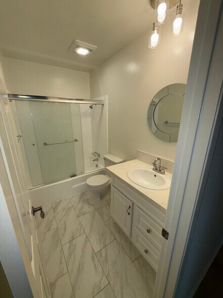 2ND BATH - 1845 Corinth Ave