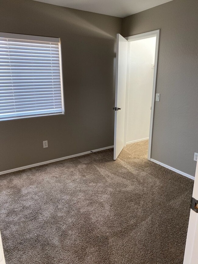 Building Photo - 558 S 222nd Ln