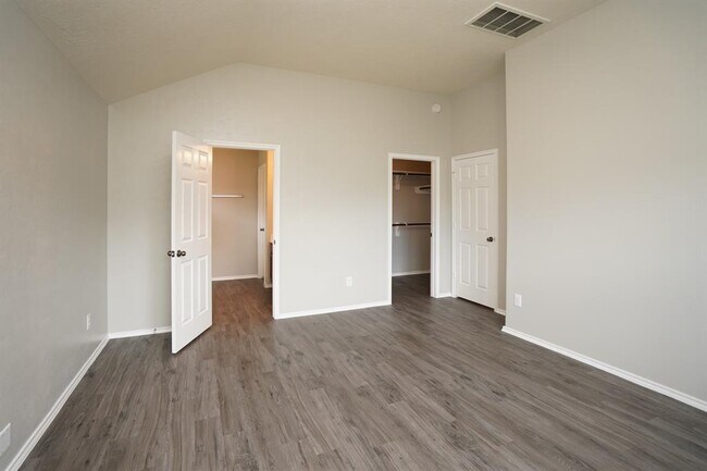 Building Photo - 7907 Flowing Oak Ln