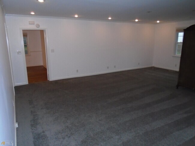 Building Photo - 1365 Scott Blvd