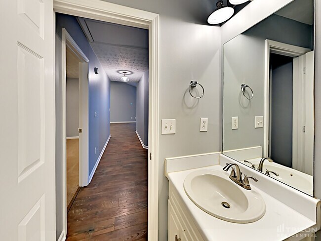 Building Photo - 5102 Meridian Lake Dr
