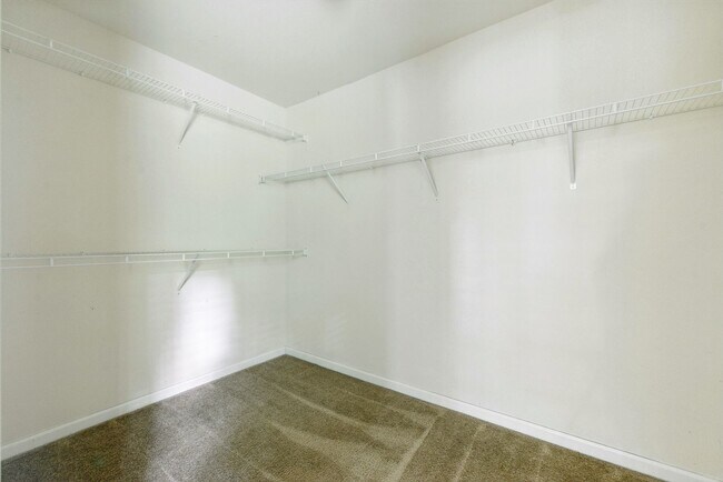 Building Photo - 8120 Fairmont Dr
