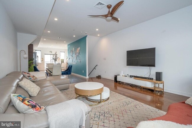 Building Photo - 1326 N Mascher St