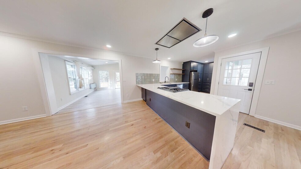 Building Photo - Cute one level home inside the Loop