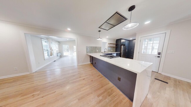 Building Photo - Cute one level home inside the Loop