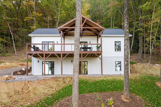 Building Photo - Large New Construction Rental - Old Fort