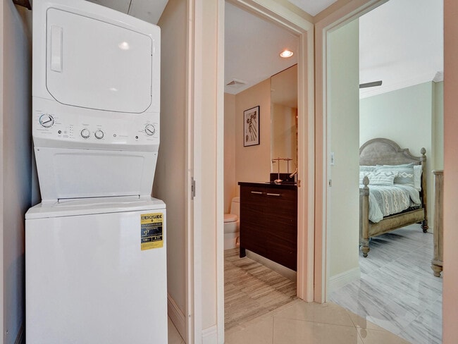 Building Photo - 101 S Fort Lauderdale Beach Blvd