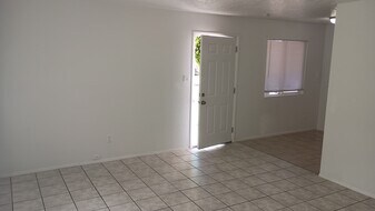 Building Photo - 1701 Kirby St NE