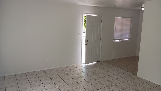 Building Photo - 1701 Kirby St NE