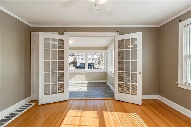 Building Photo - 1432 W 48th St