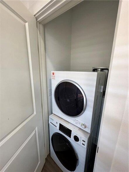 Building Photo - 851 S One Mile Rd