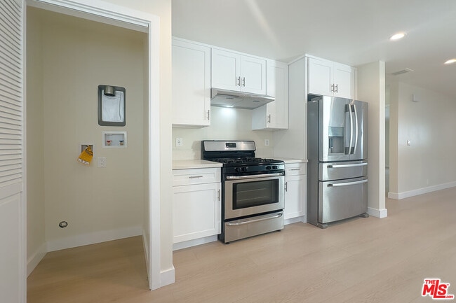 Building Photo - 2718 W 70th St