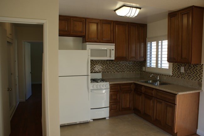 Kitchen - 642 Huntley Dr