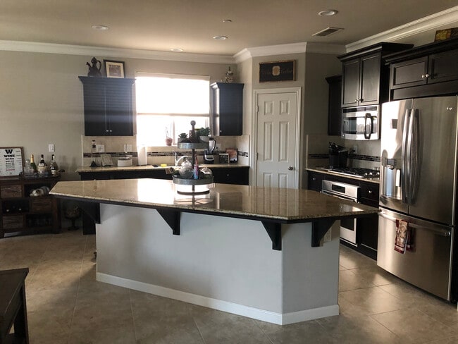 Kitchen - 3432 La Solana Ave