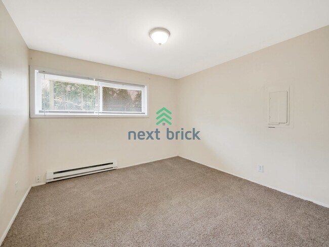 Building Photo - 3 Bed and 1 Bath Single-family Home is Ava...