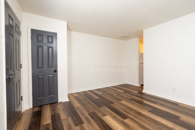 Building Photo - 1318 N Piatt Ave