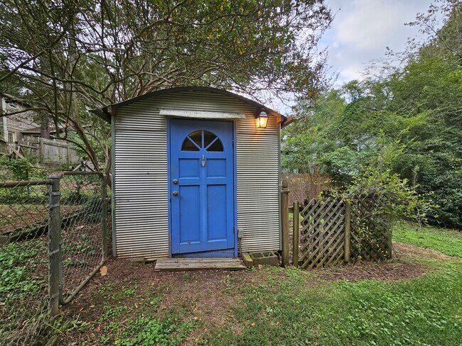 Building Photo - 492 Hemlock Dr