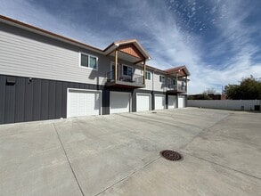 Building Photo - 3250 Rosebud Dr