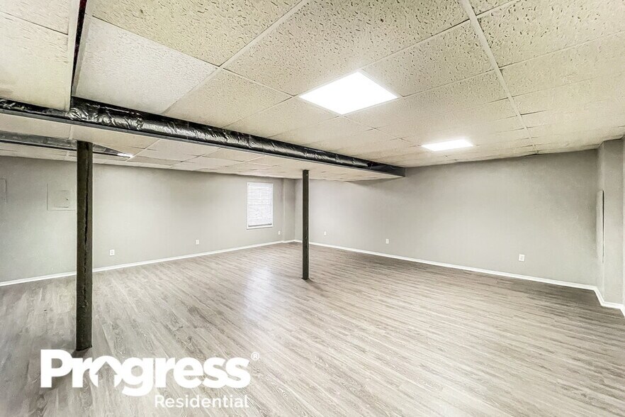 Building Photo - 700 Gregory Manor Dr SW