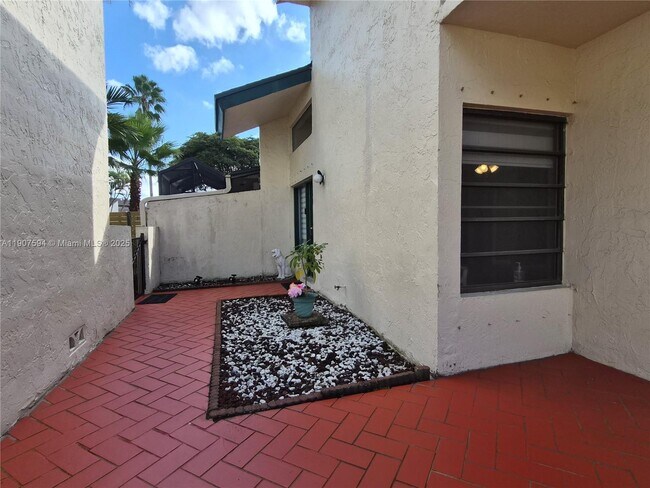 Building Photo - 10904 SW 72nd St