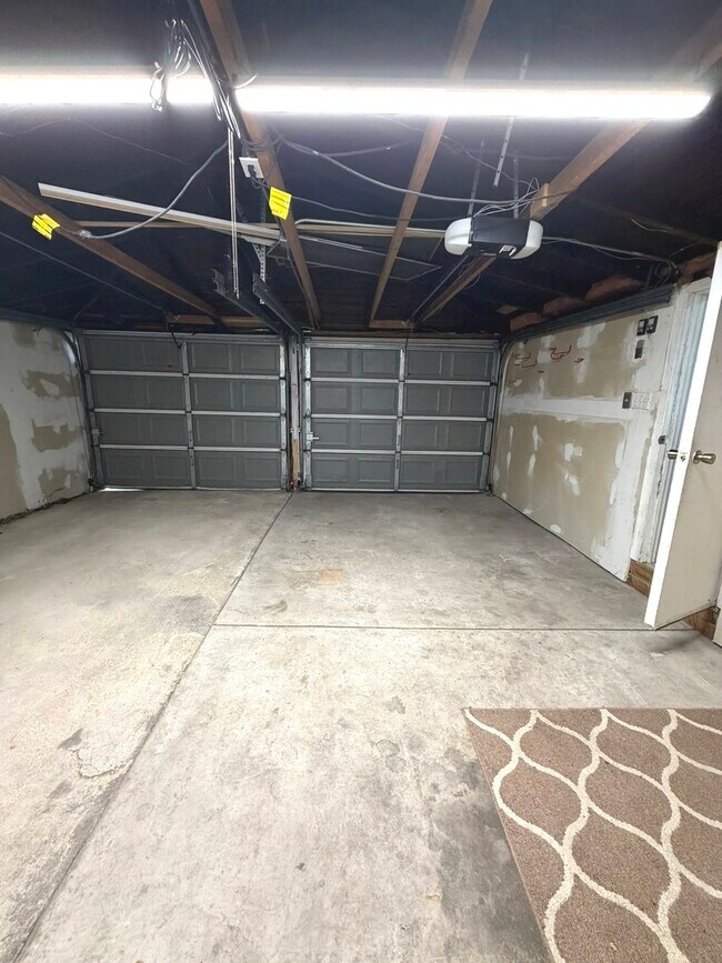 Building Photo - 2209 Douglas Ave