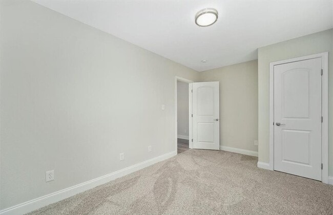 Building Photo - 2208 Silbert Rd